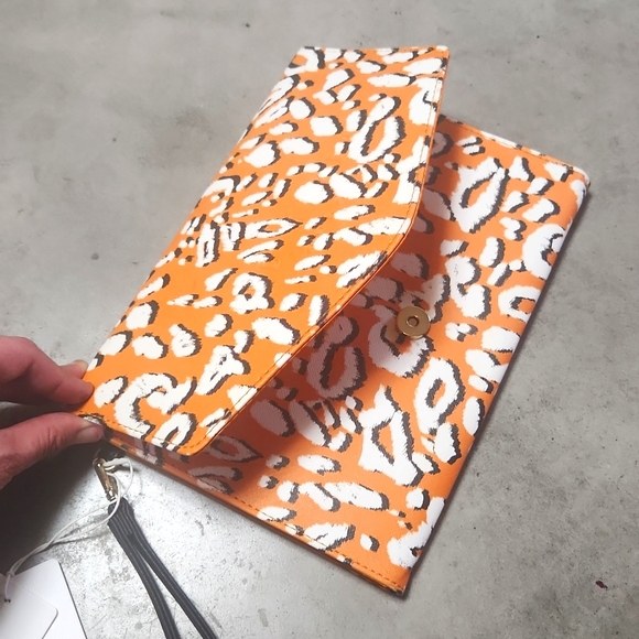 NWT Ted Baker London Black, Burnt Sienna, White ART-ish Cheetah Envelope Clutch - Picture 6 of 12
